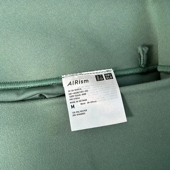 Uniqlo Green Leggings | Olive Green Leggings | Sage Green Leggings | Green - Picture 8 of 8